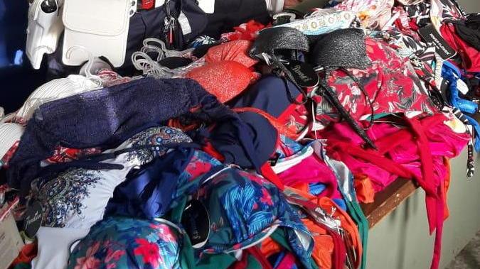 Maxi sequestro di costumi, giocattoli e occhiali da sole nelle località balneari