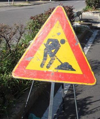 Senso unico alternato in via Lucchese da lunedì 
