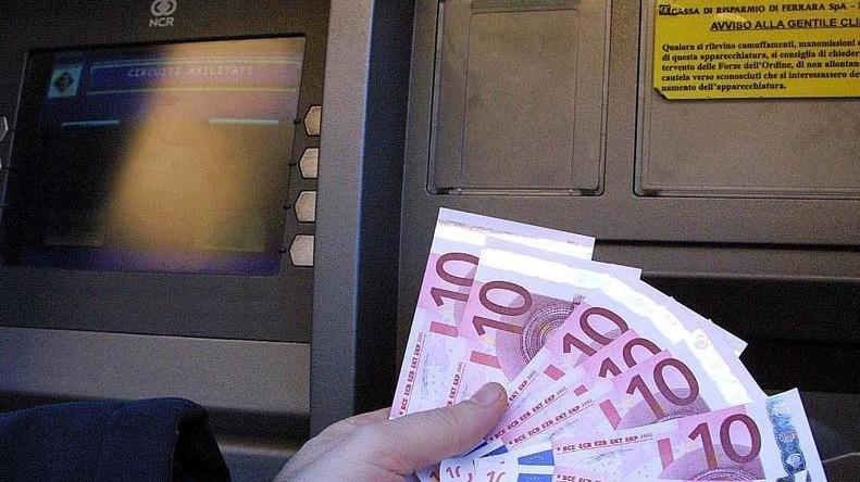 Truffa del bancomat Vende online le scarpe e gli spillano 500 euro