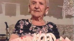 Per Dolores cento anni festeggiati con i parenti
