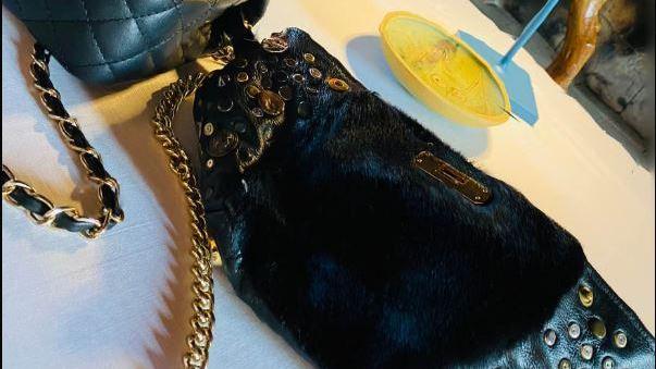 Volano. Mangiano le ostriche e con la scusa di fumare se ne vanno dal locale. Senza pagare il conto