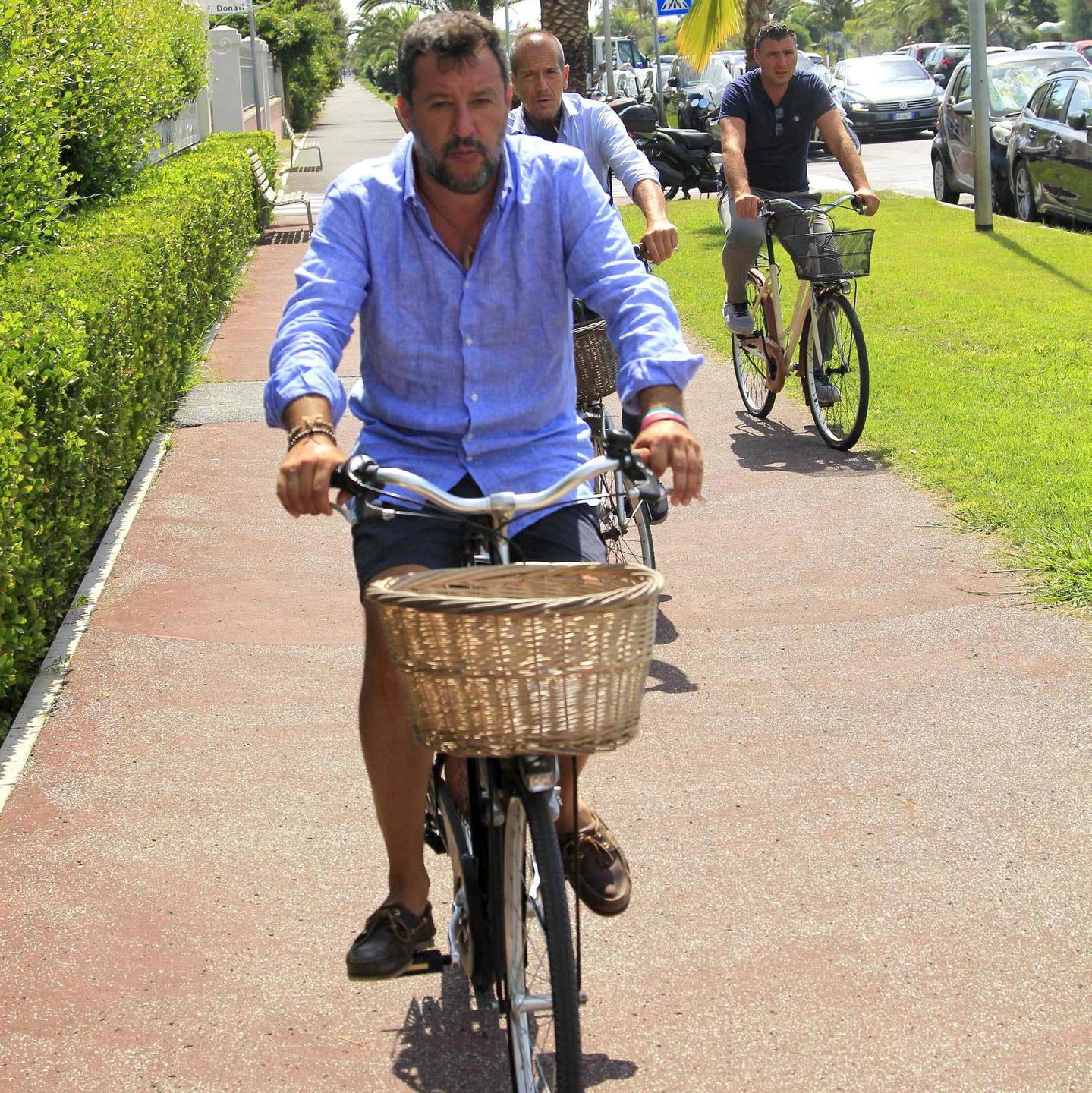 Lo show di Salvini senza mascherina: «Ora l’emergenza sanitaria non c’è» 