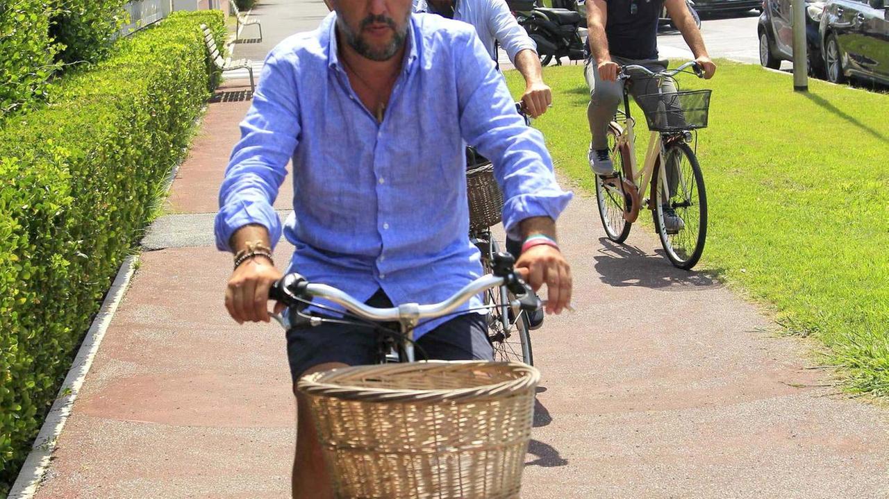 Lo show di Salvini senza mascherina: «Ora l’emergenza sanitaria non c’è»