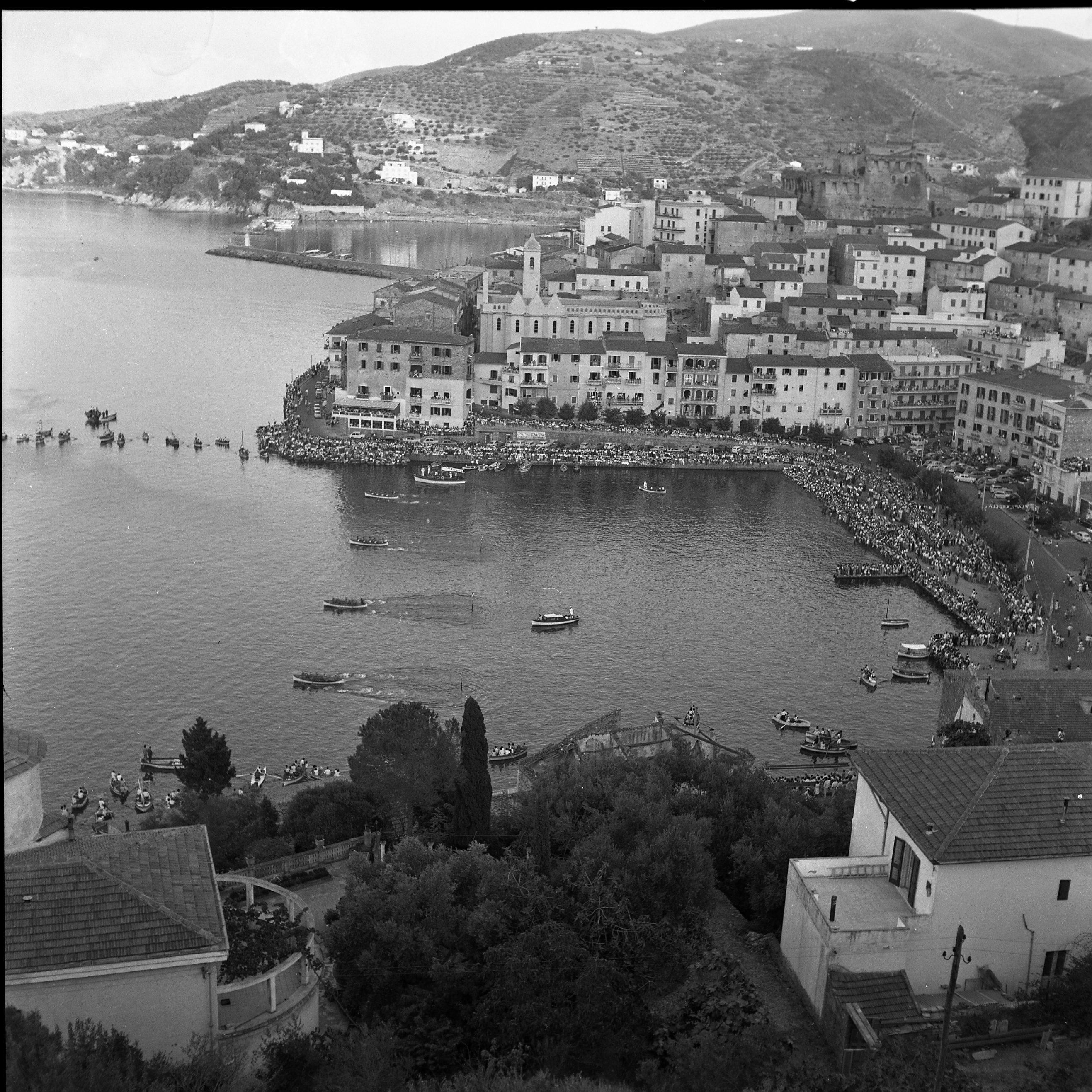Porto Santo Stefano il palio marinaro del 1958 (Archivio Gori)