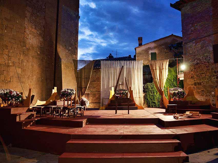 Monticchiello, un paese che si mette in scena 
