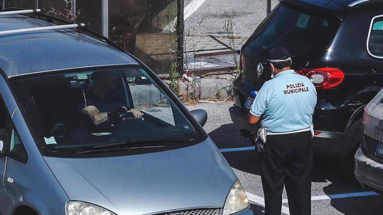 Stretta sui parcheggi: «Raffica di controlli e posti bianchi in Ztl entro inizio ottobre»