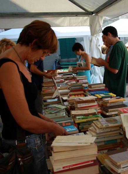 Bancarelle alla Festa del Libro di Montereggio