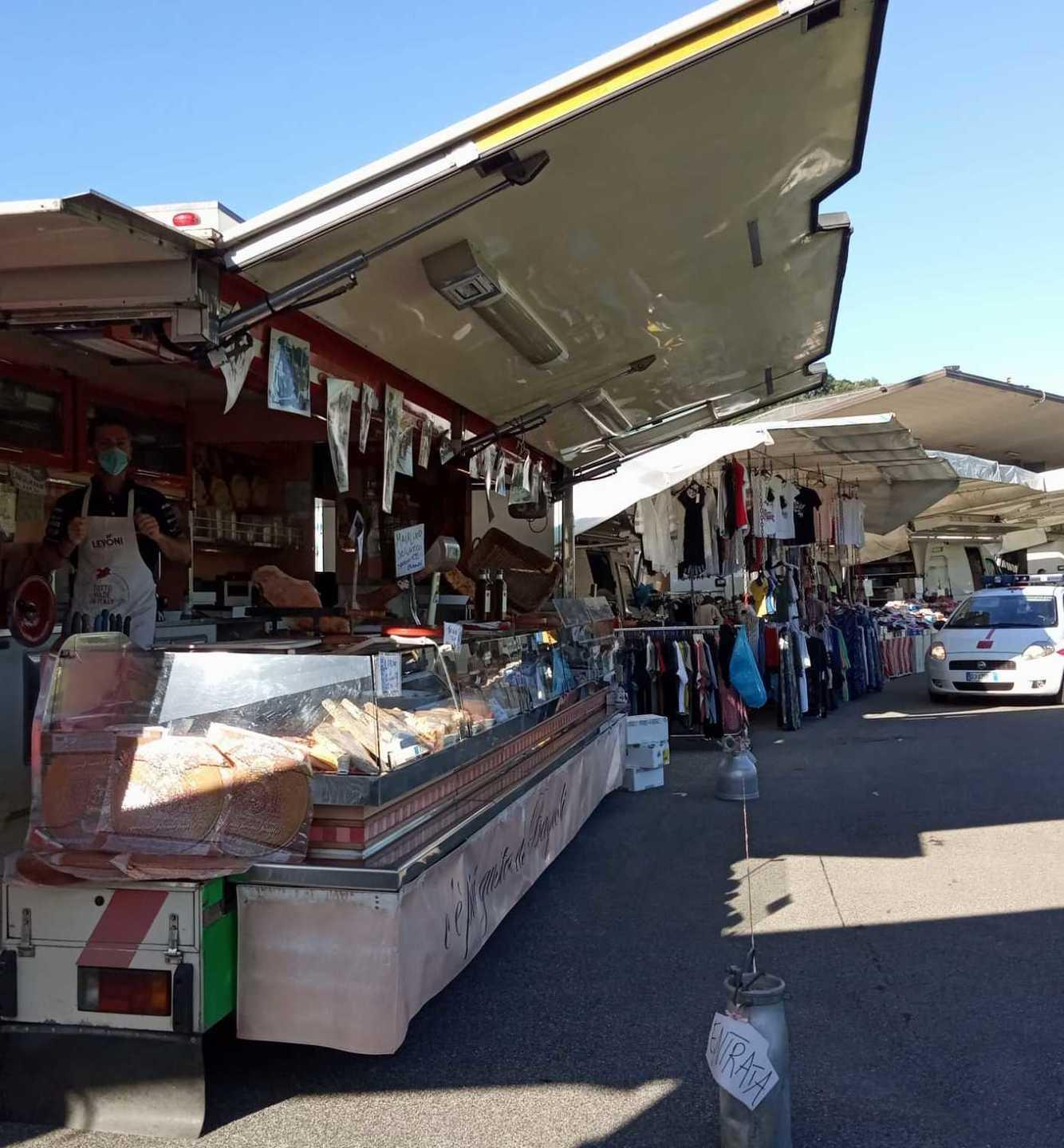 I banchi allo stadio non piacciono: il mercato trasloca
