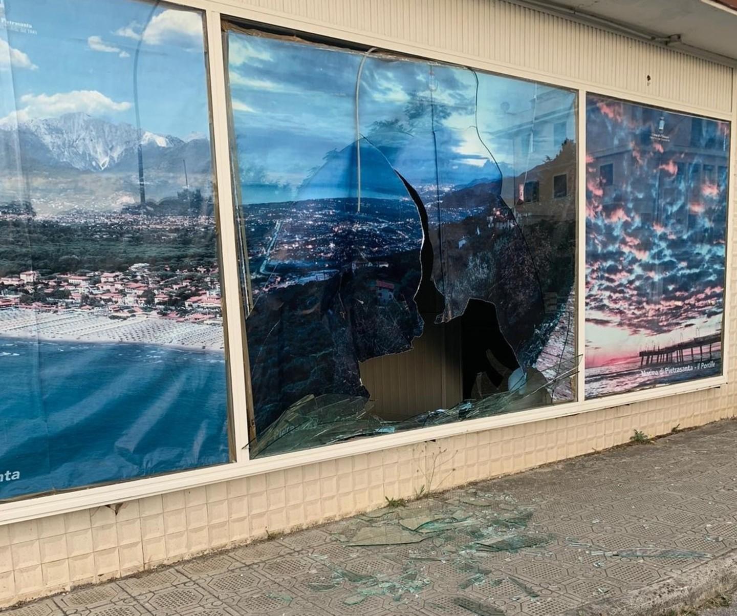 Danni a Fiumetto caos e schiamazzi nella zona del pontile 