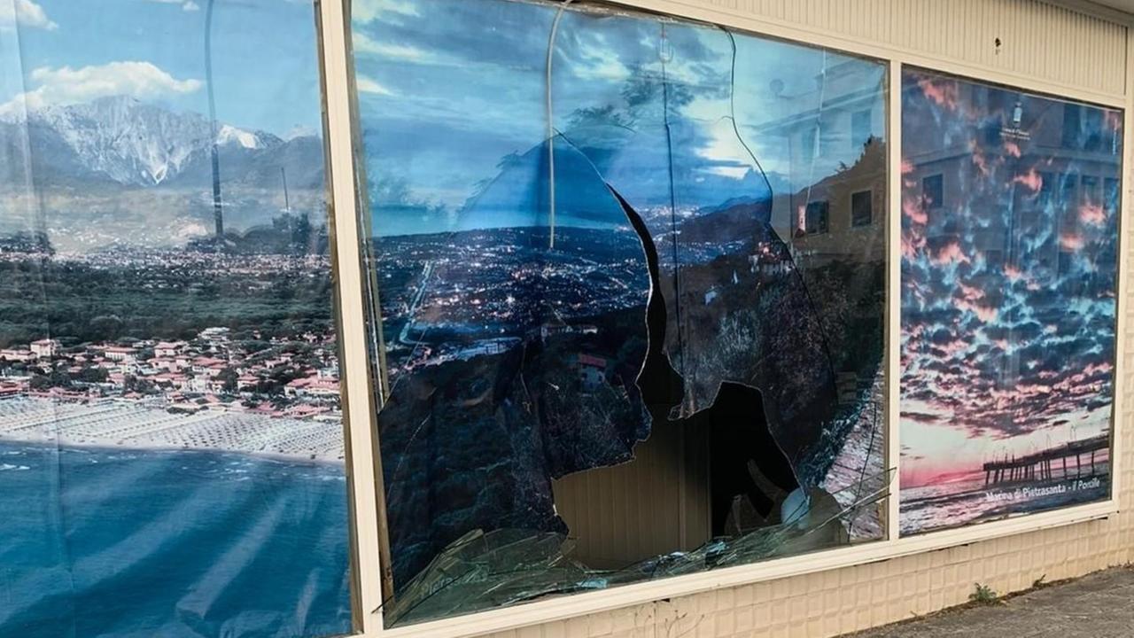 Danni a Fiumetto caos e schiamazzi nella zona del pontile