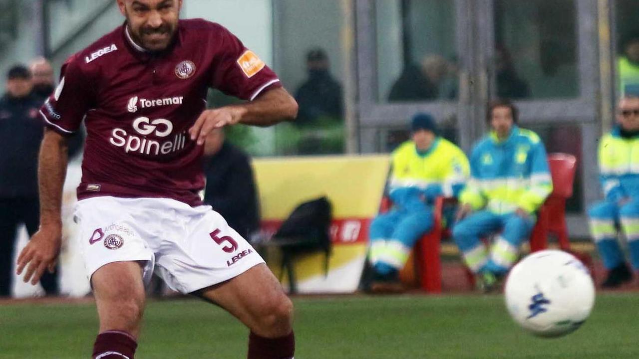 L’ex amaranto Bruno picchia un tifoso e lo manda all’ospedale