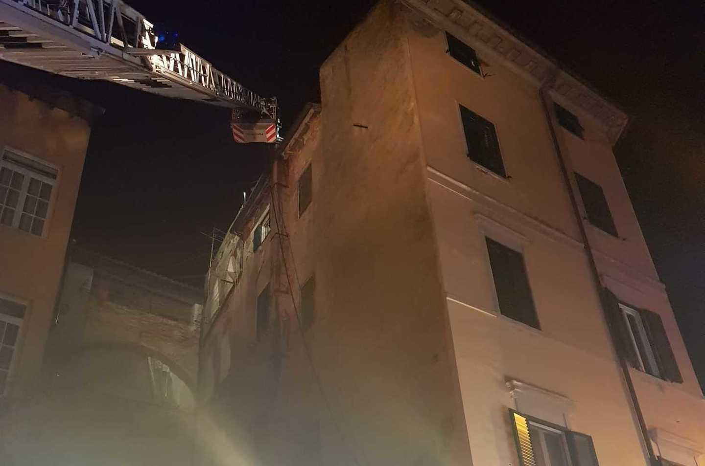 Rischiano di affondare con la barca: in cinque salvati dalla capitaneria
