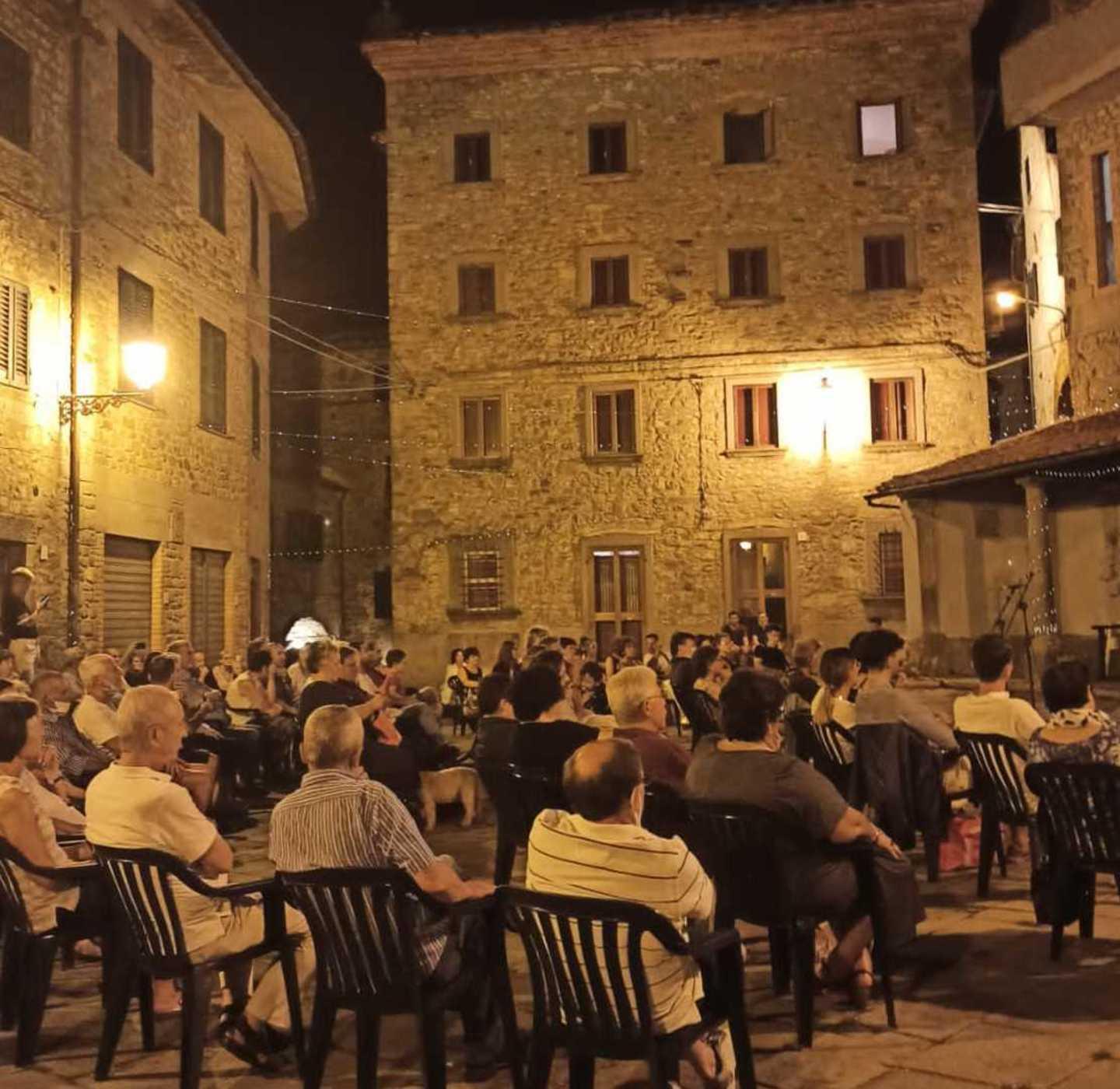 Estate di feste con esperti del divertimento 