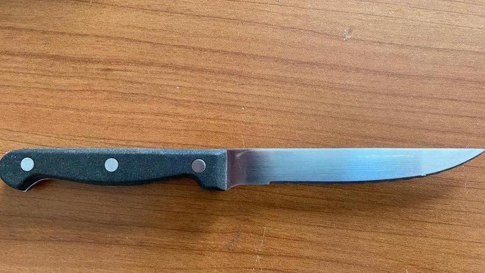 Lancia il coltello in ambulatorio Arrestato dai carabinieri