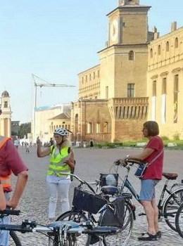 La sveglia è in piazza per la ciclo-colazione