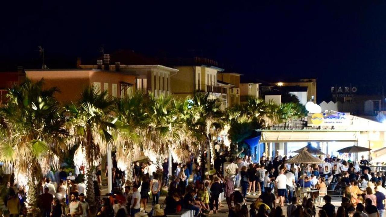 Vandalismi, malori e risse tra giovani, il sindaco di Cecina vieta la vendita dei superalcolici