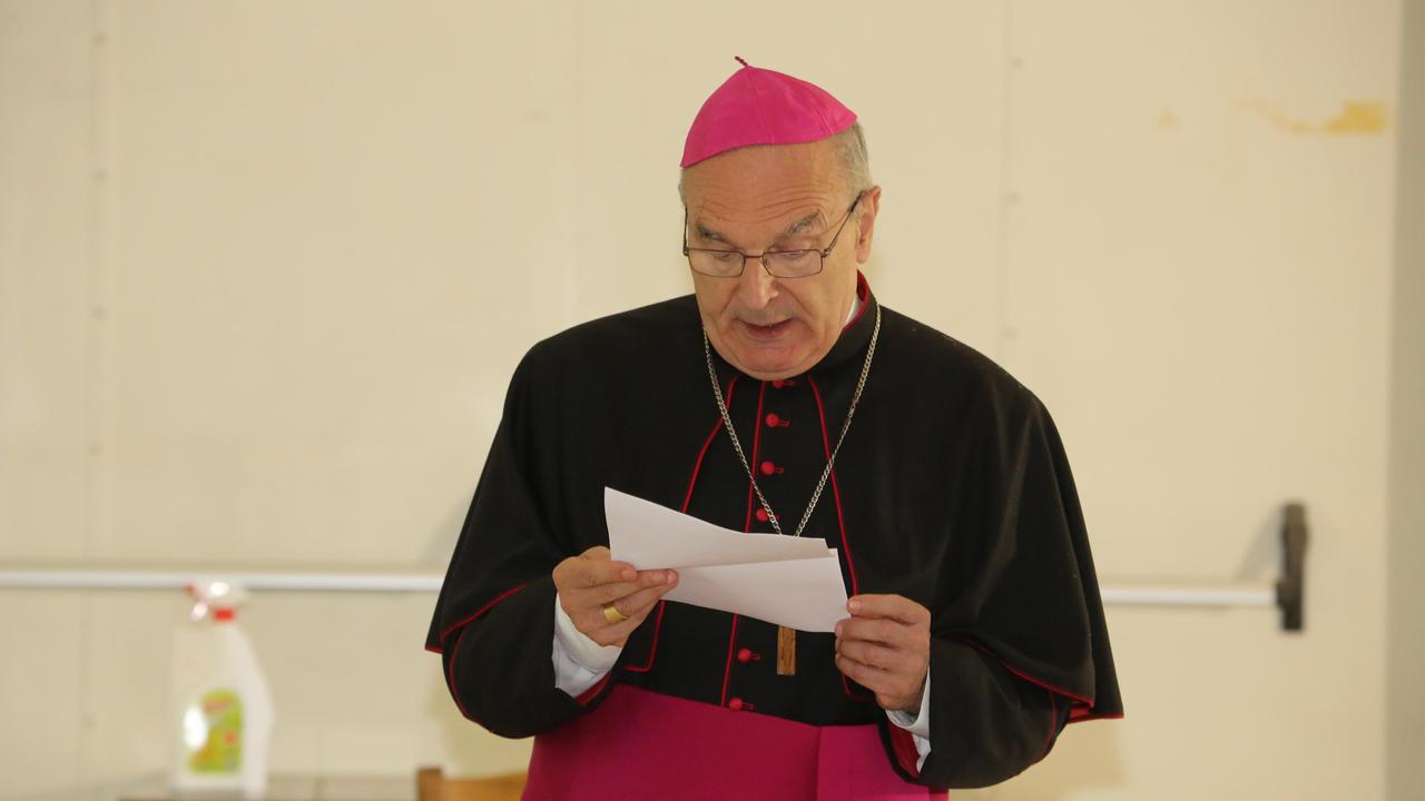 La lettera del vescovo Camisasca contro l’aborto in day hospital scatena un “tutti contro tutti” a Reggio Emilia