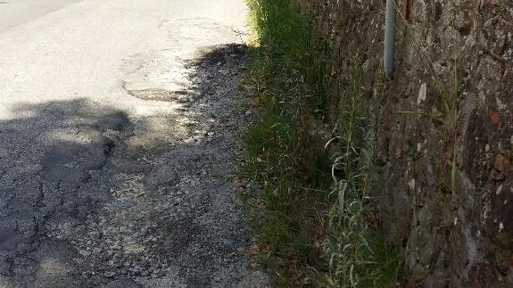 Asfalto da rifare in via S.Antonio Protesta a Lappato