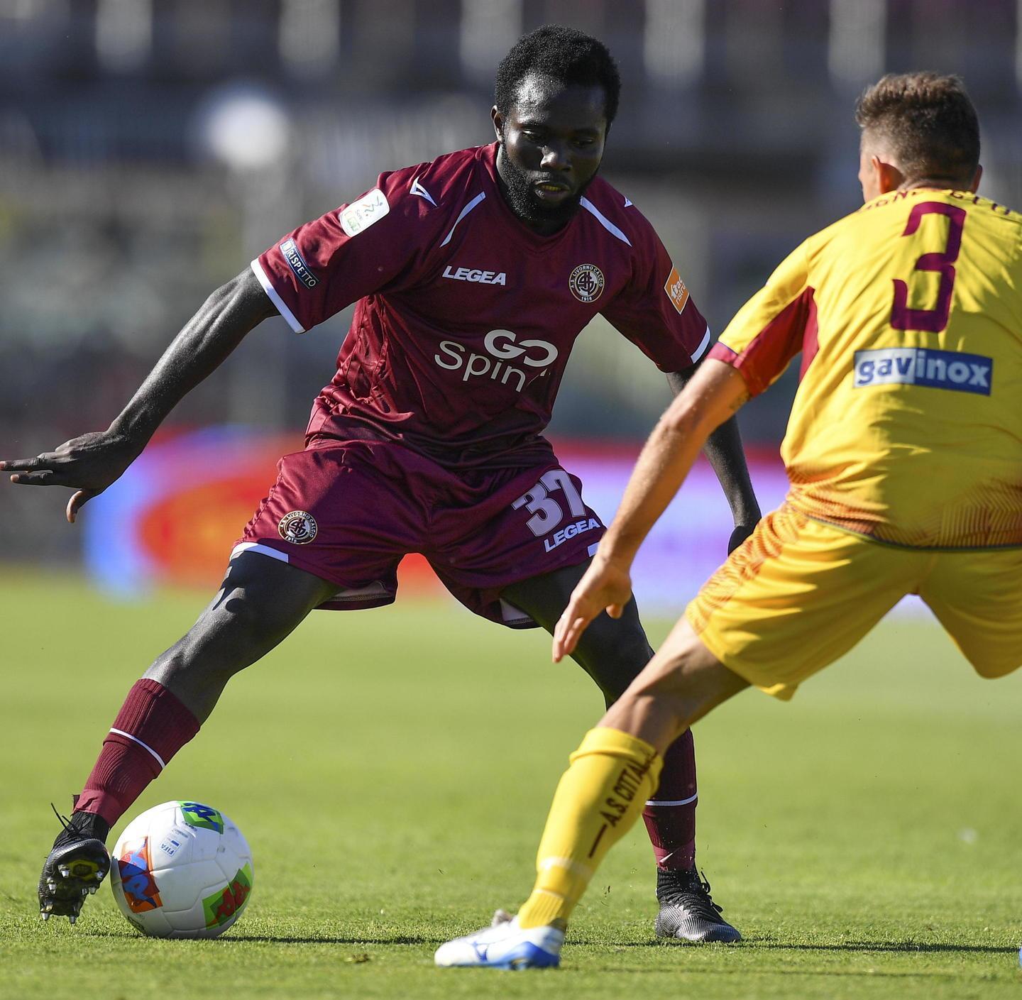 Il nuovo Livorno riparte dal centrocampo, Cozzella vuole la coppia Agazzi-Awua 