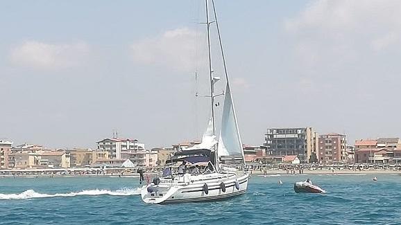 Motore ko davanti al porto
