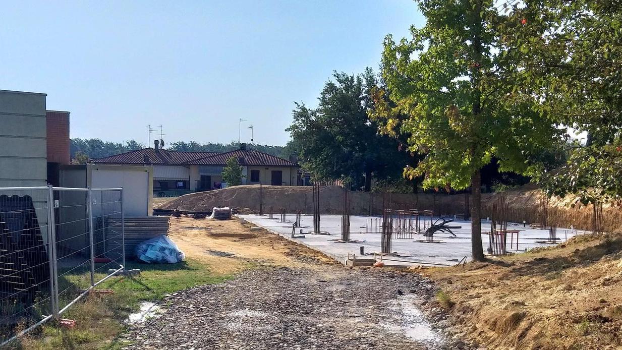 Santonuovo, gettate le fondamenta della nuova palestra