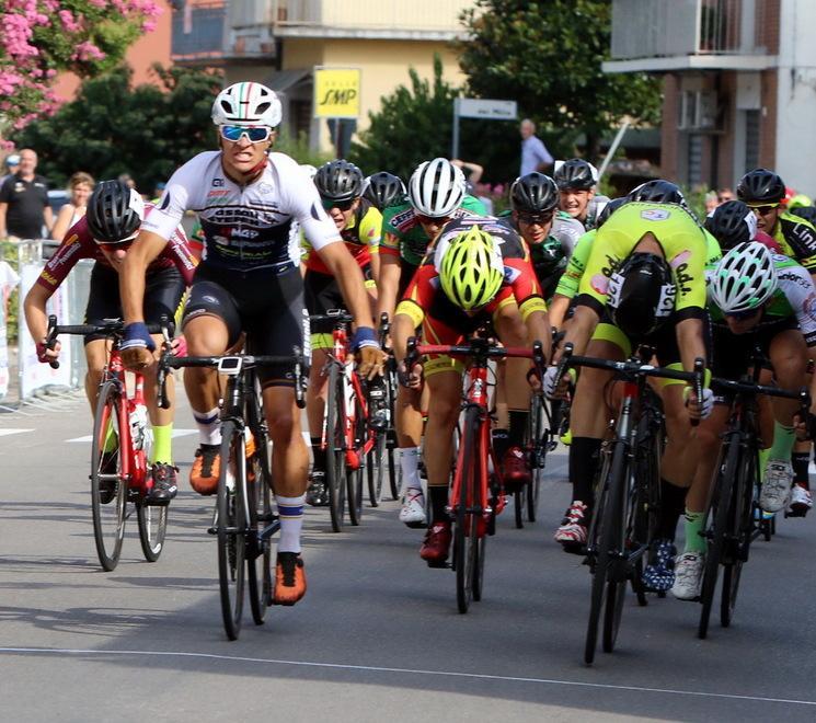 Massa Finalese per due giorni capitale del ciclismo Juniores 