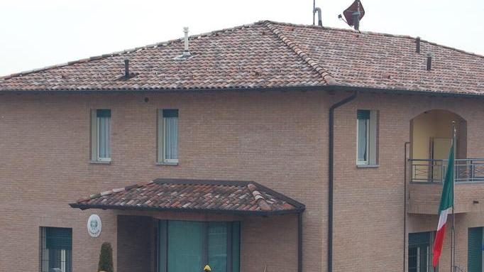 Serramazzoni, vive in una casa troppo isolata e deve tornare in carcere