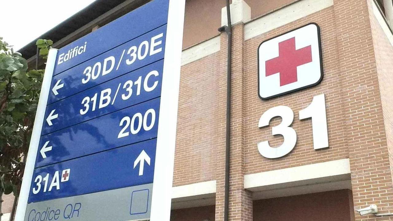 In ospedale per colpa del marciapiede sconnesso