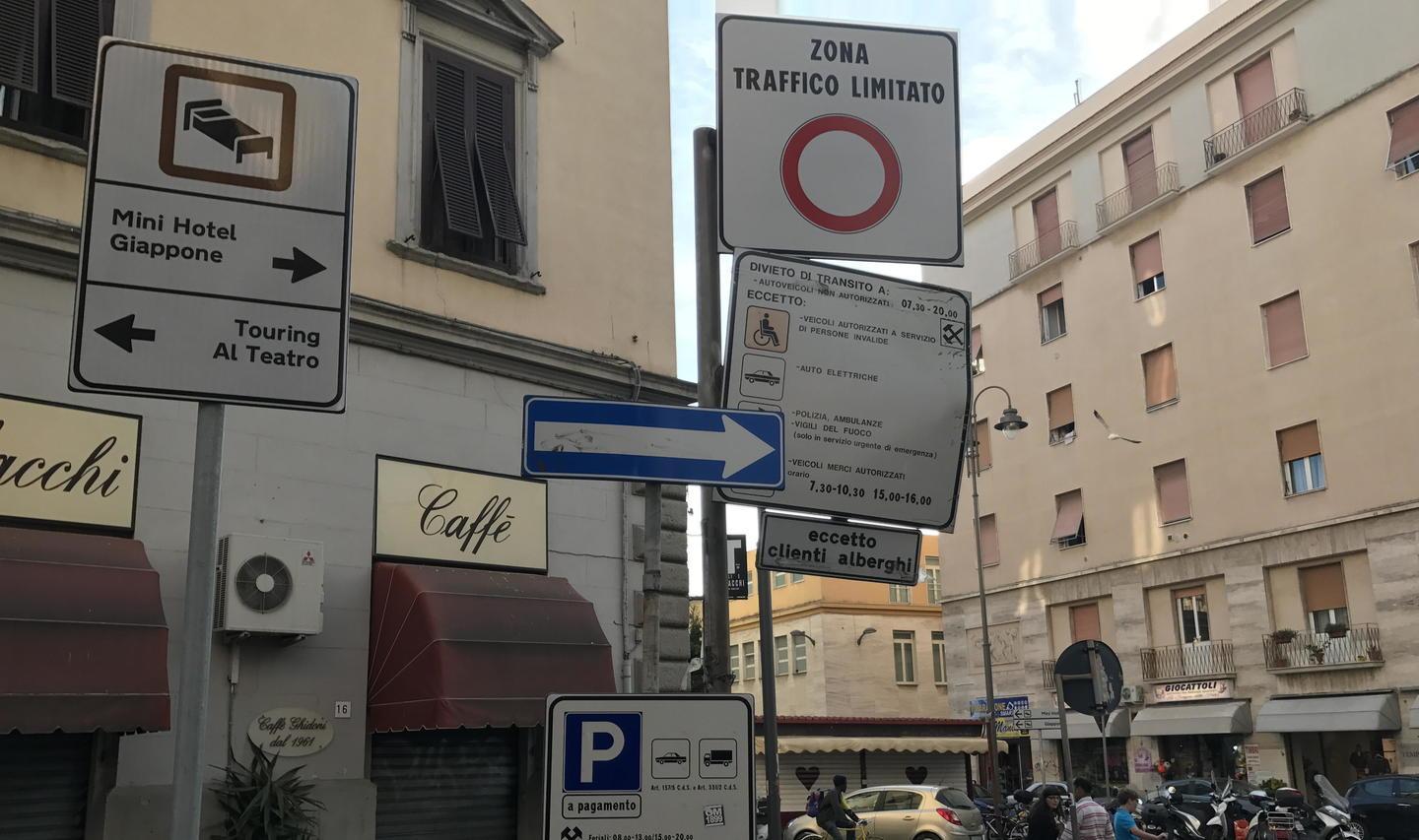 Via le strisce blu, si parte dalle zone C e D, lavori a settembre: le strade interessate 