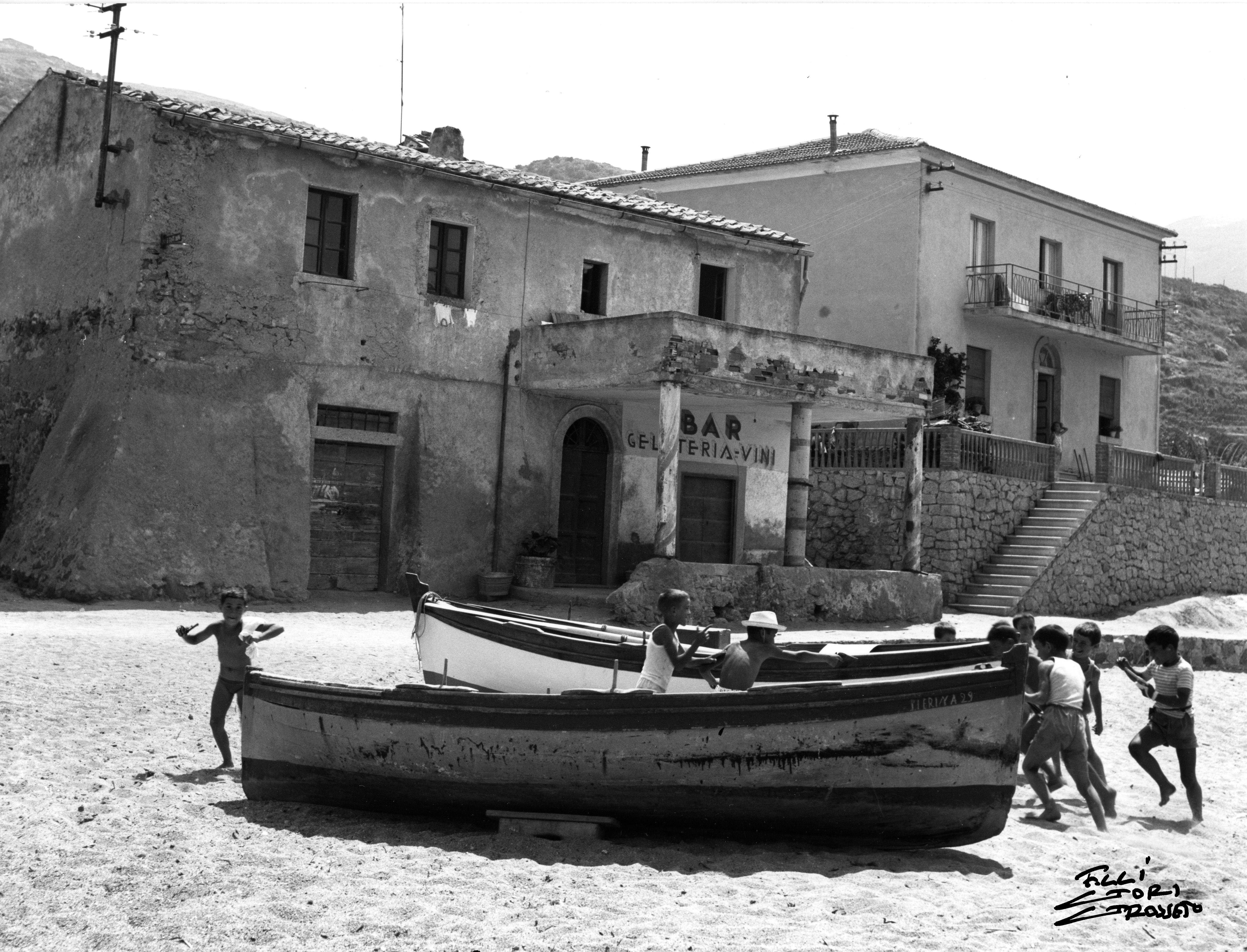 Isola del Giglio, 1959: “La battaglia dei bambini sulla spiaggia” in regalo il 18 agosto con “Il Tirreno