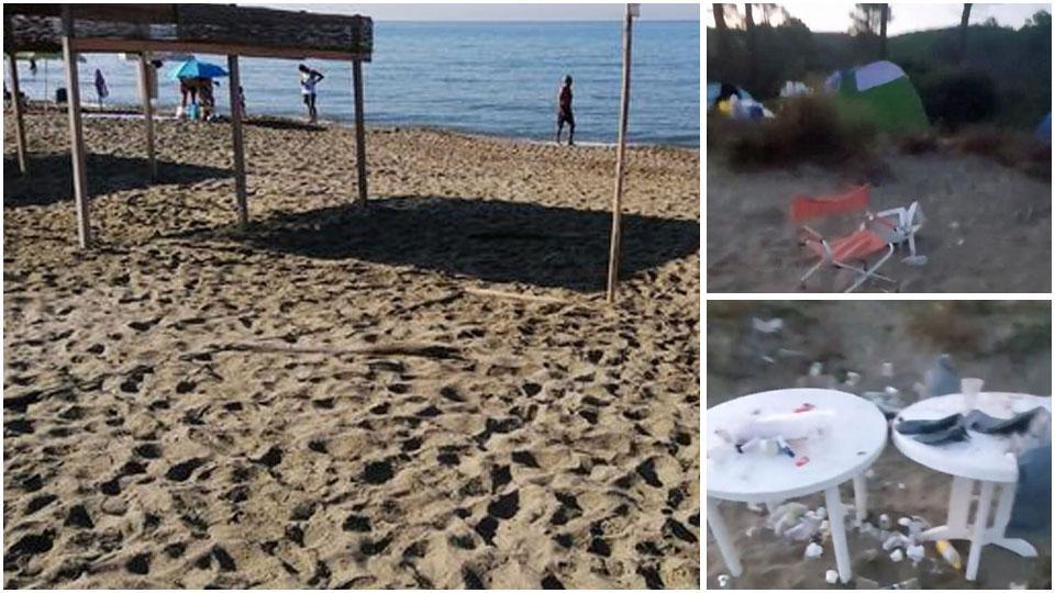Sulla sabbia i  pali dei gazebo della colonia estiva e accampamenti a Punta Ala