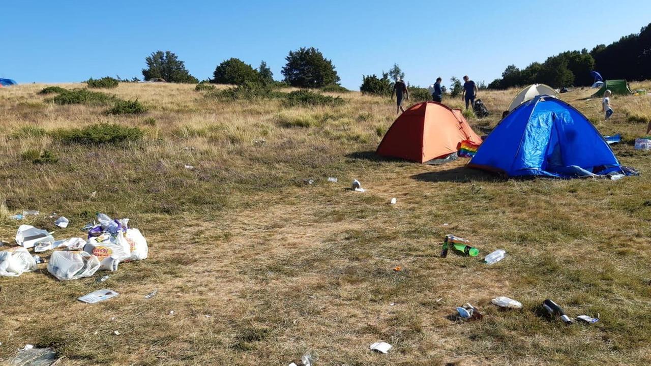 Bivacchi abusivi a Campocecina, il sindaco: "Era come un rave". Troppo poco il personale per i controlli