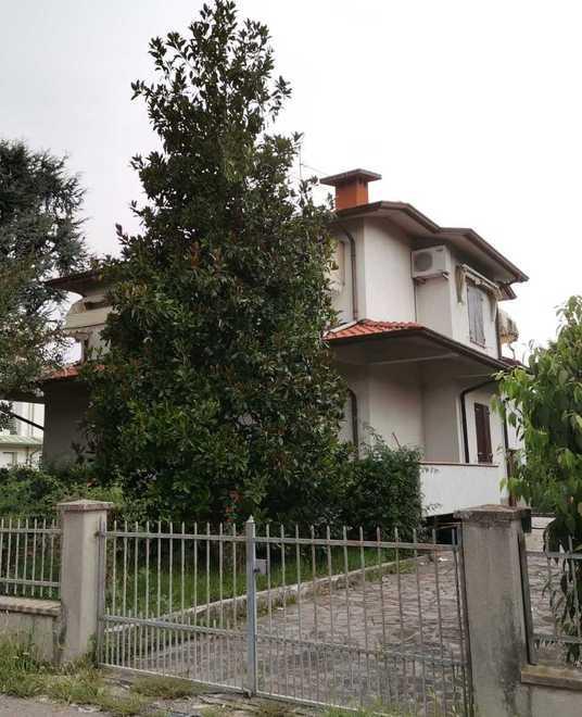 La villa con giardino che andrà all'asta