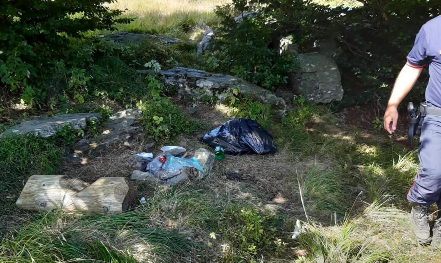«Falò illegali e una discarica: tutto fuori controllo per ore»