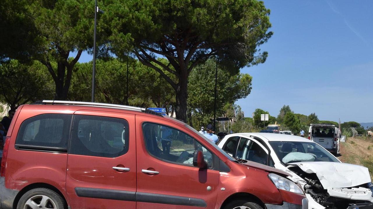 Schianto all’incrocio due uomini feriti