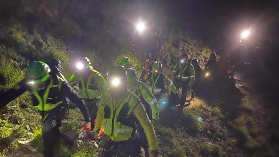 Cade sul Cusna e si fa male alla caviglia Soccorso difficoltoso