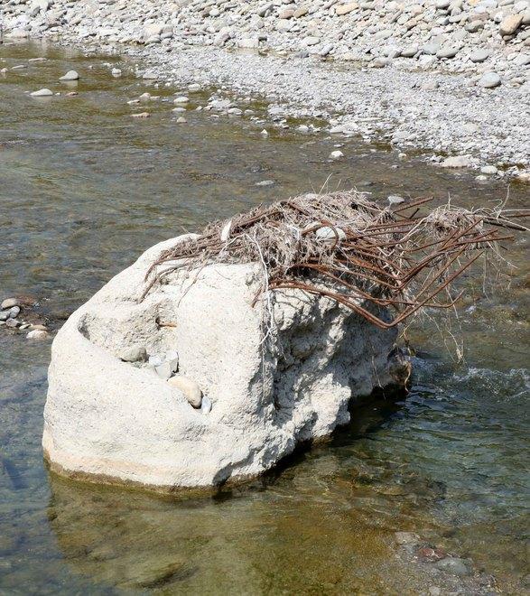 Al taglione le tracce del cantiere interrotto