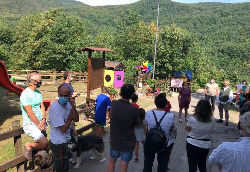 Dedicata a Davide Tronconi l’area giochi di Cerreto Alpi