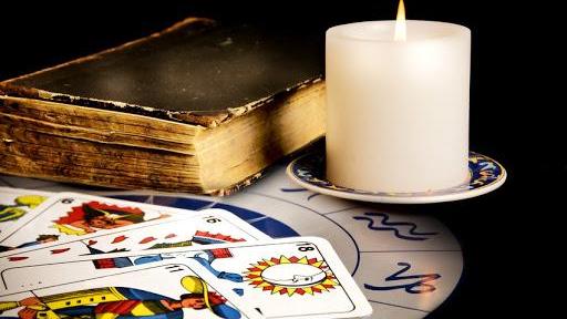 Modena, Federconsumatori: «Denunciate le truffe subìte da cartomanti e astrologi»