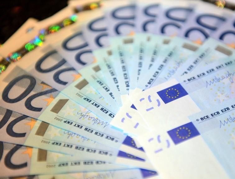 La politica accetti la riduzione dei suoi costi
