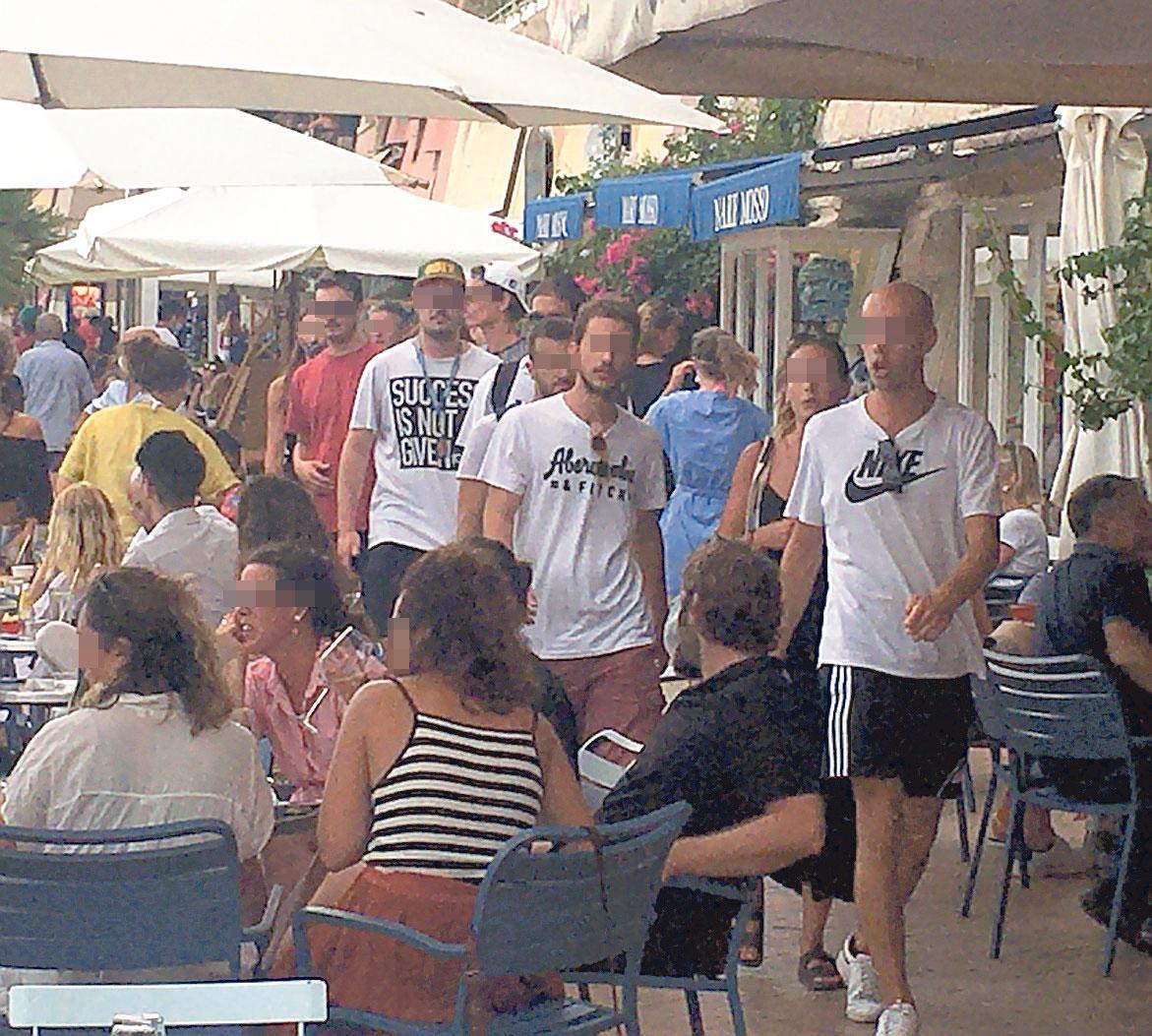 Più mascherine lungo la Calata, ma la stretta funziona a metà 