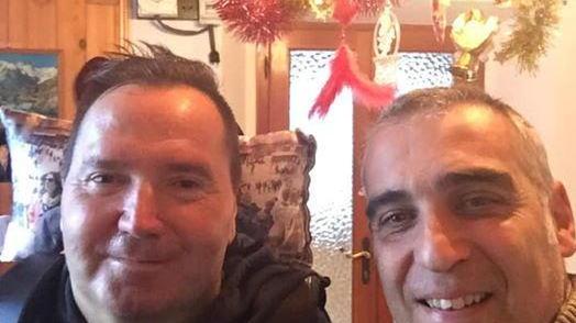 Sulla sinistra, Fabrizio Sichi, in questa foto insieme all’amico Diego Petrucci, sindaco di Abetone Cutigliano