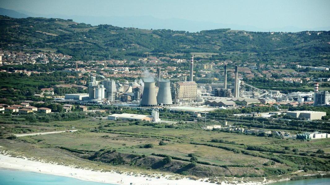 Respirano cloro all'interno del parco industriale di Rosignano, intossicati due operai