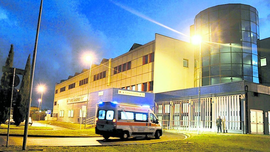 Sette minorenni ubriachi in una notte e il pronto soccorso di Cecina chiama la polizia