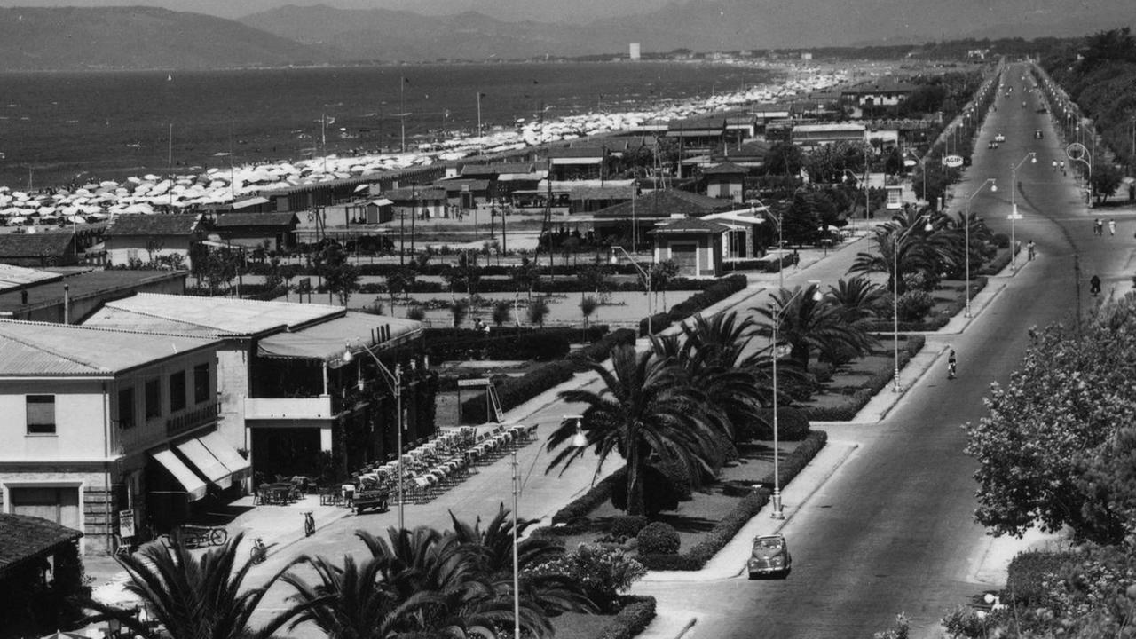 Il lungomare senza tempo di Forte dei Marmi