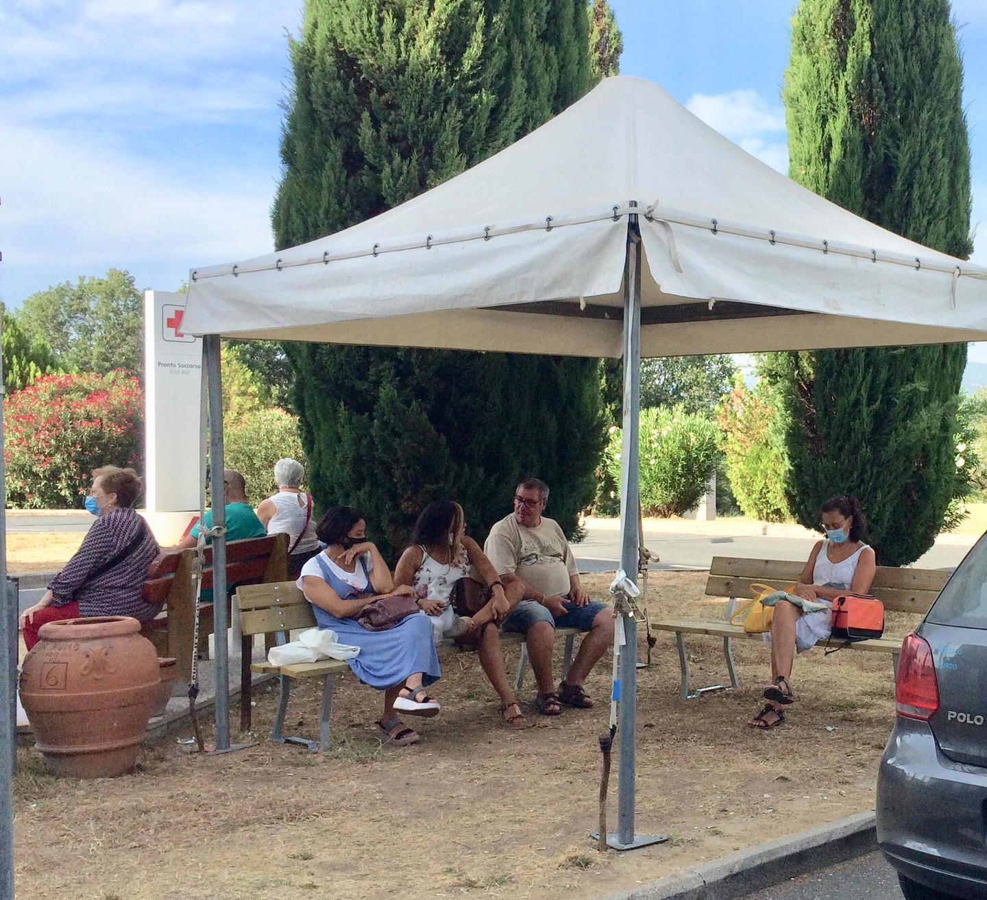 Tutti possono richiedere il tampone per il Covid ma il costo è di 87 euro 