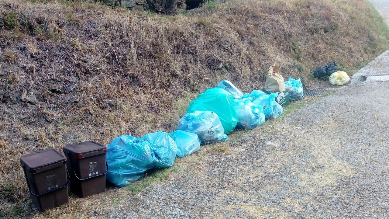 Rifiuti non ritirati, famiglie “dimenticate” da Comune e Geofor