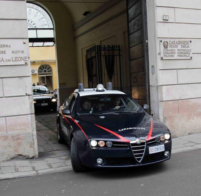 Pesta la giovane compagna: arrestato 