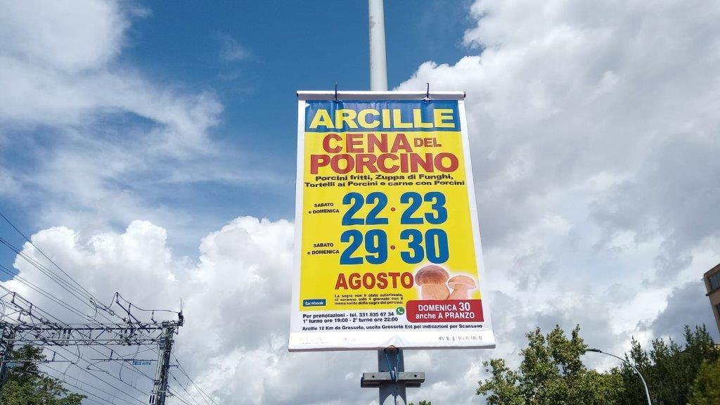 Non la chiamano sagra ma organizzano 4 cene dedicate al porcino: il sindaco si arrabbia