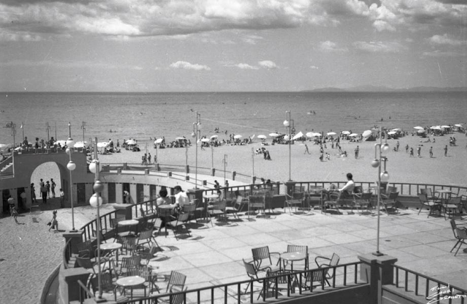 Marina di Grosseto, 1956, la terrazza della Rotonda, dall'Archivio Gori